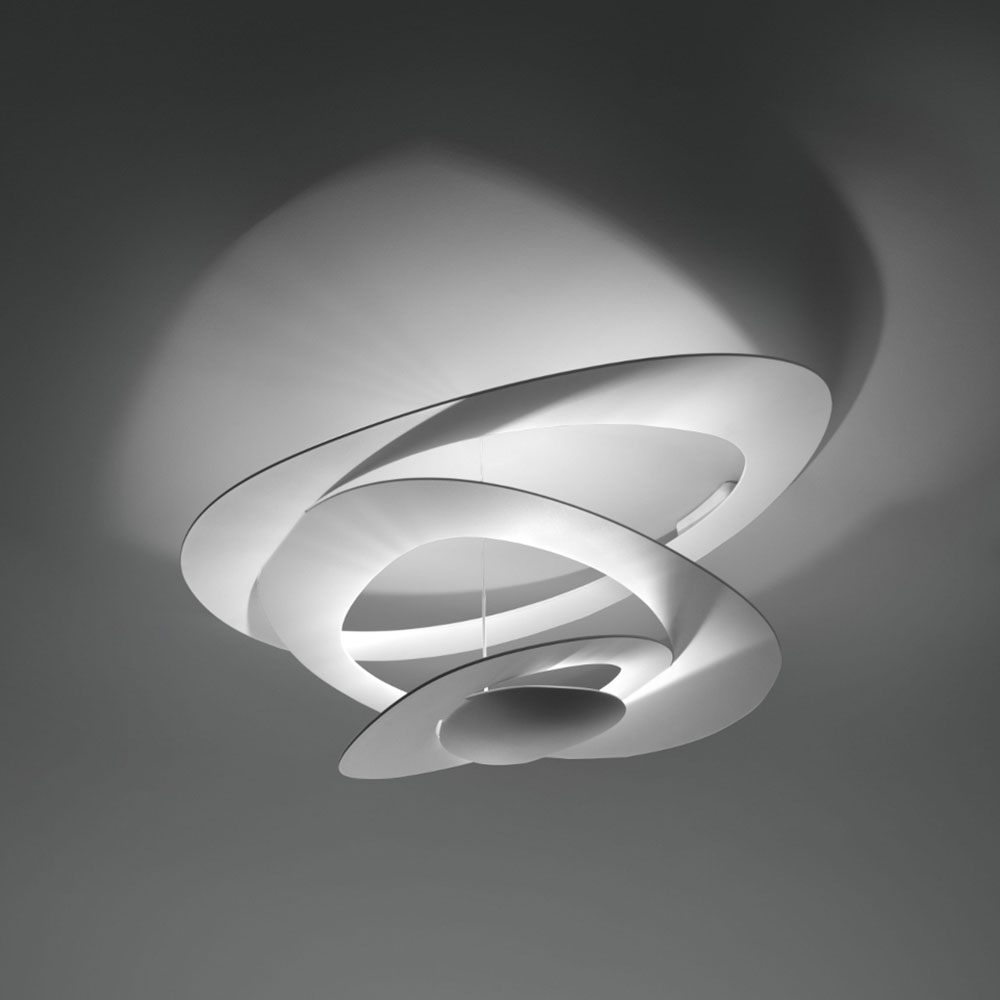 Artemide Pirce Deckenleuchte Artemide Pirce Deckenleuchte bei lampenonline.de Die Pirce-Serie von Artemide ist eine der faszinierendsten und erfolgreichsten Produktfamilien des italienischen Leuchtenherstellers. Entworfen von Giuseppe Maurizio Scutellà, zeichnet sich diese Serie bes