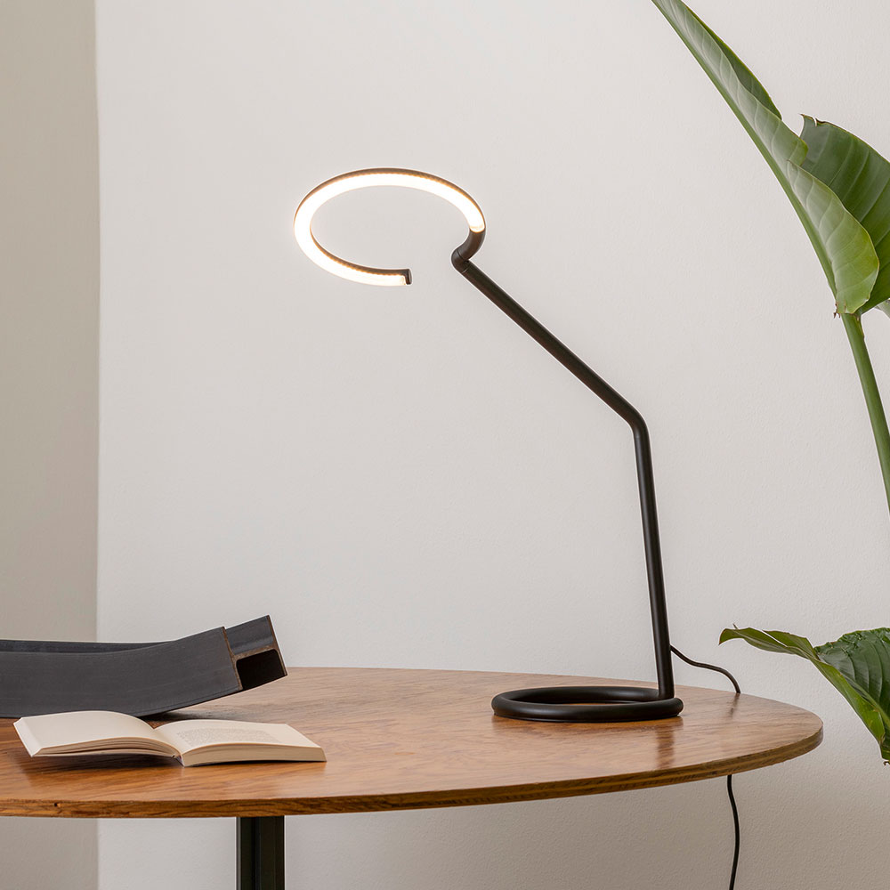 Artemide Vine Light Tischleuchte Artemide Vine Light Tischleuchte bei lampenonline.de. Die Produkte werden mit neuen digitalen Steuerungsmöglichkeiten ausgestattet, wie beispielsweise integrierten Dimmfunktionen bei LED-Modellen. Dabei gelingt es Artemide, traditionelles Design mit mode