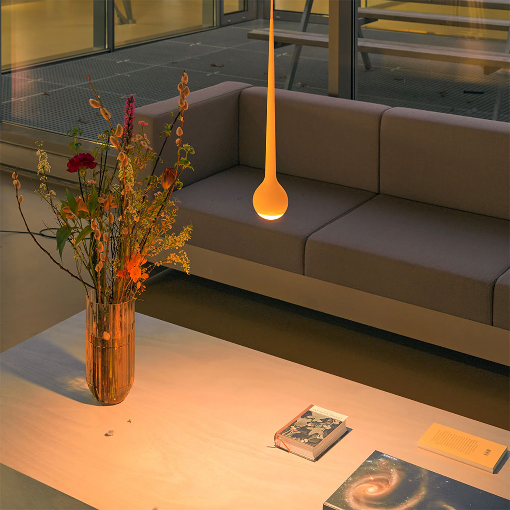 Falling Sun von GRAU – Präzise LED-Technik für natürliches, blendfreies Licht mit hervorragender Farbwiedergabe. Falling Sun LED-Leuchte von GRAU mit hoher Farbwiedergabe (CRI >90) und blendfreier Downlight-Optik – ideal für Esstische, Arbeitsbereiche und Akzentbeleuchtung.