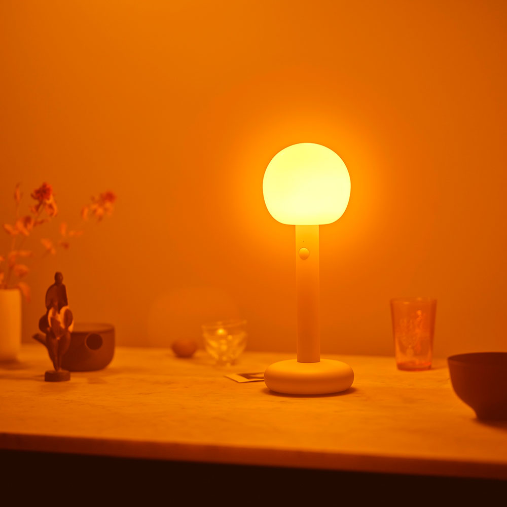 Fire Leuchten von GRAU – mit Sunset Dimming für stufenlos warmes Licht zwischen 1100K und 2600K und hoher Farbwiedergabe GRAU Fire Leuchten mit Sunset Dimming-Technologie für besonders warmes, atmosphärisches Licht ähnlich Kerzenschein