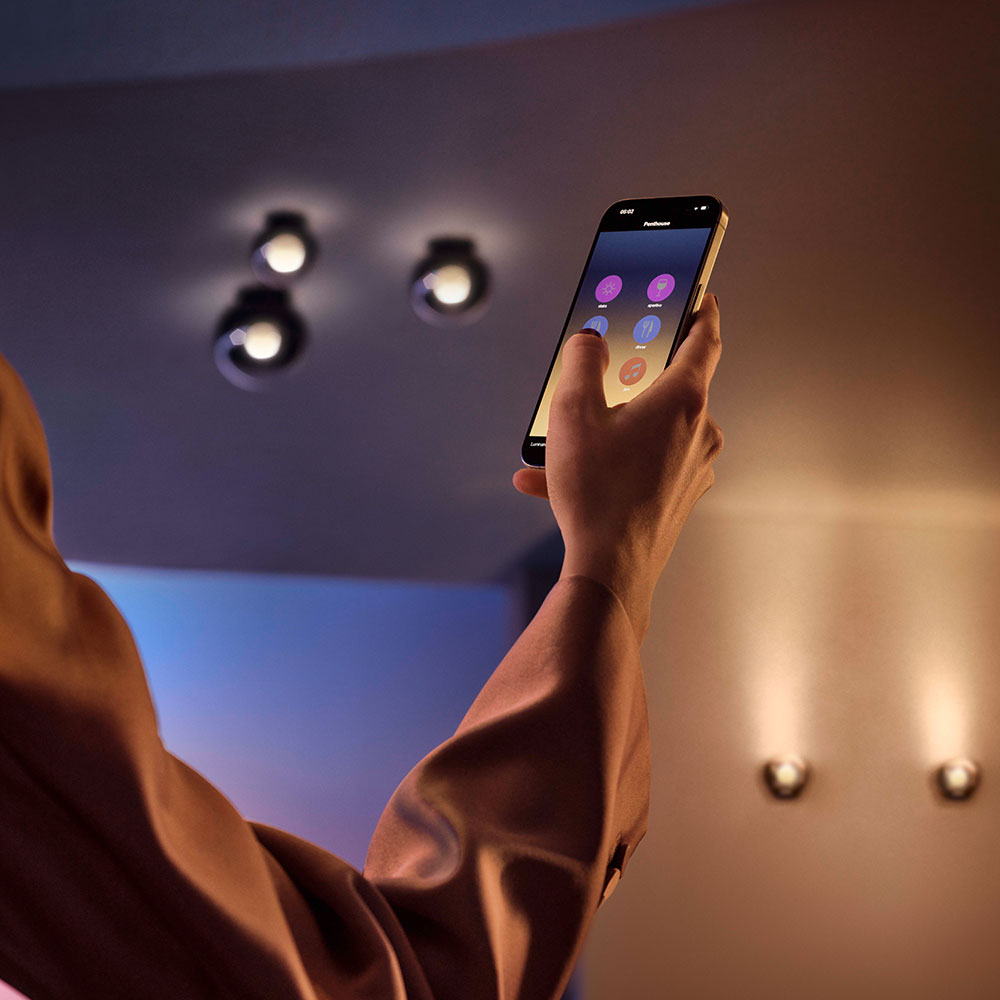 Occhio Luna - mit Occhio air k&ouml;nnen alle Occhio Luna Leuchten, die mit einem Air Modul ausgestattet sind, digital &uuml;ber eine App oder eine Fernbedienung in Bezug auf die Lichtfarbe und das Dimmen gesteuert werden