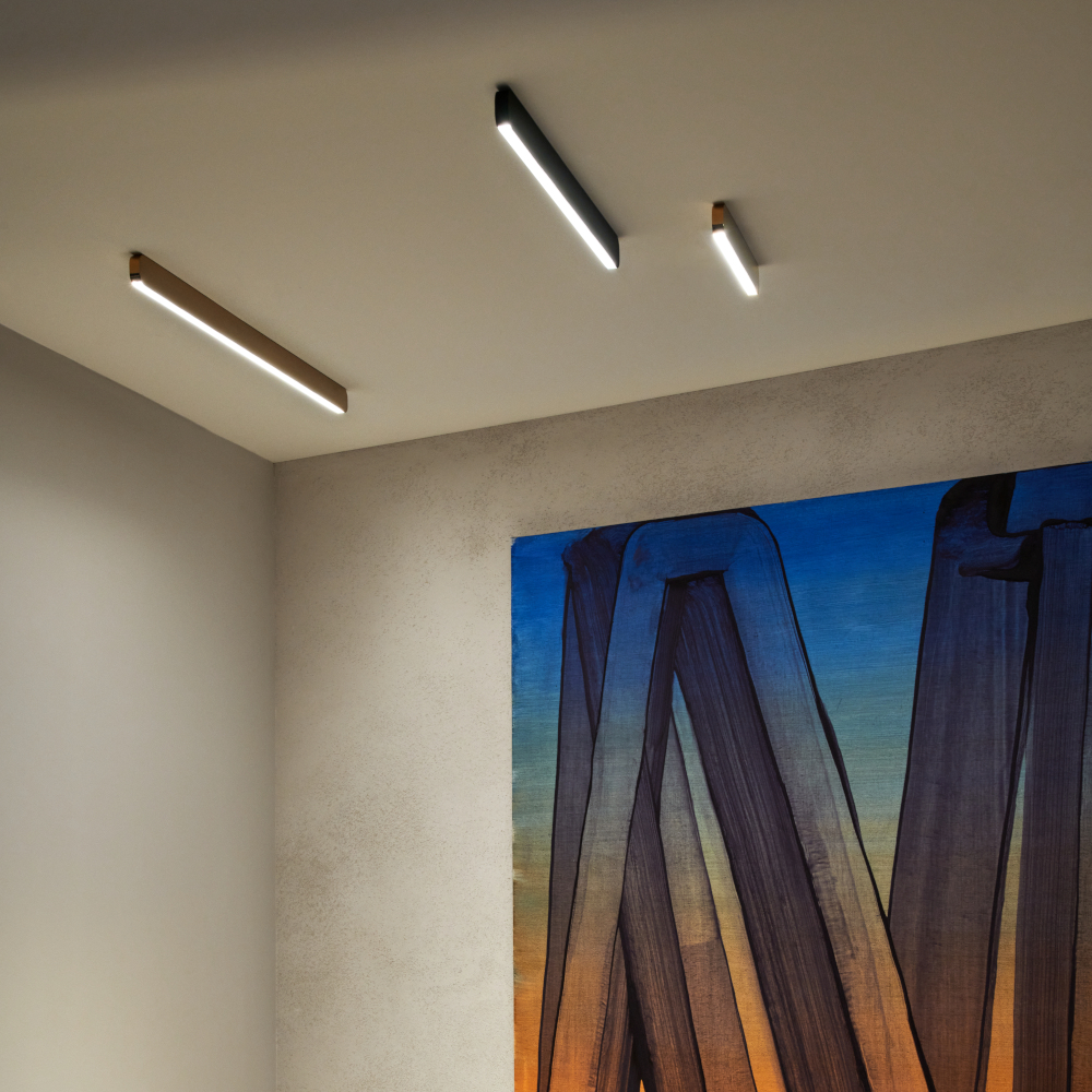 Die Occhio Mito Linear Alto Deckenleuchte bei lampenonline.de. Die Mito Linear Alto Serie interpretiert das charakteristische Occhio-Design in einer &uuml;berzeugend geradlinigen Form neu und ist in drei Gr&ouml;&szlig;envarianten, 40, 70 und 100 cm erh&auml;ltlich