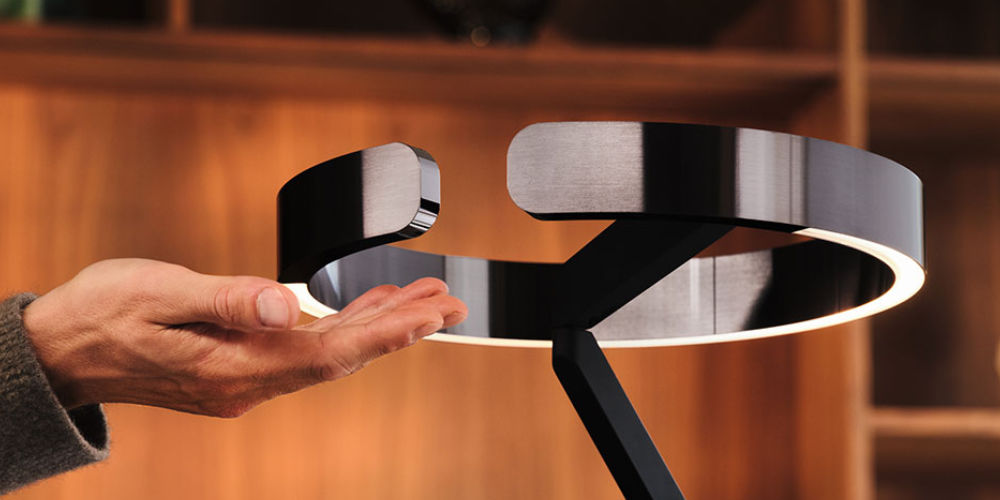 Wie funktioniert touchless control bei der Mito - Bei dieser Form der ber&uuml;hrungslosen Bedienung wird &uuml;ber die in der Leuchte integrierten Infrarotsensoren mit Ihrer Occhio Leuchte kommuniziert.